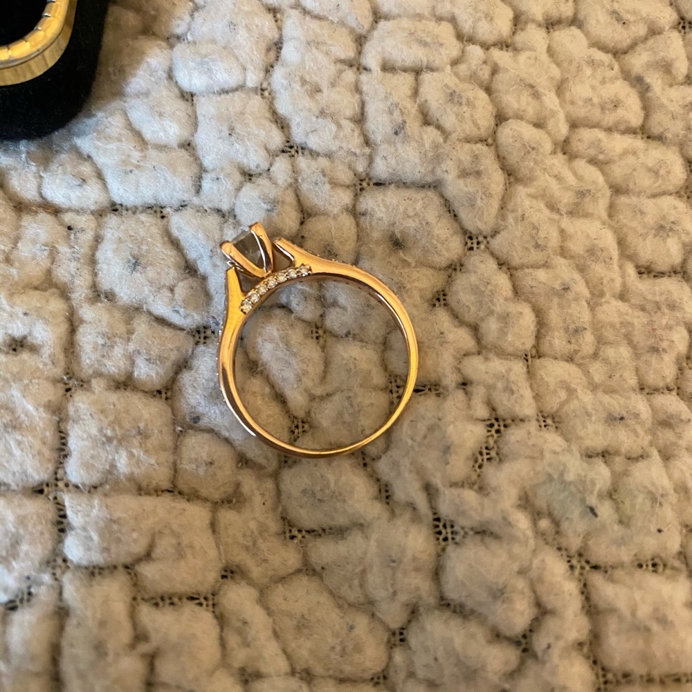 Beautiful diamond ring - Picture 2 of 6